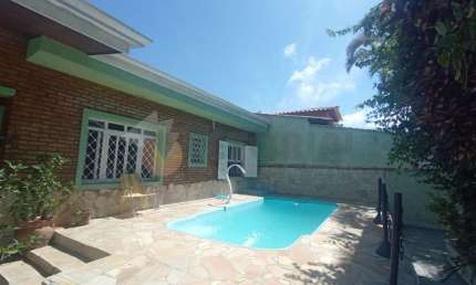 Casa com 3 Dormitórios e Piscina, Praia das Palmeiras  Caraguatatuba SP