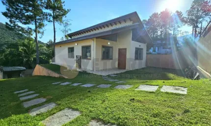 Casa com 3 Dormitórios e Piscina, jardim Capricórnio  Caraguatatuba SP