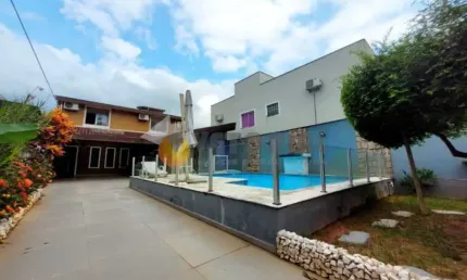 Sobrado com 3 dormitórios e piscina, martim de sá  caraguatatuba sp
