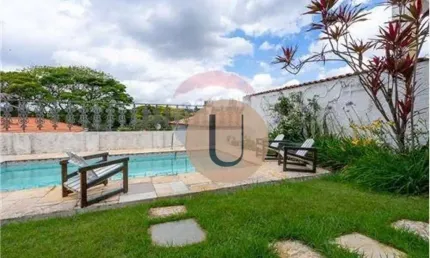Confortável Casa em rua fechada! 4 dts, 3 vagas, piscina! Morumbi!