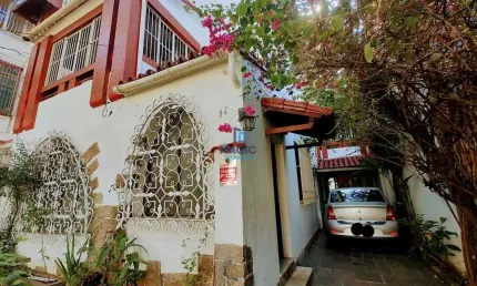 Casa com linda piscina e 5 dormitórios à venda com 258 m² por R$ 898.999,00 no Grajaú, Rio de Janeiro / RJ