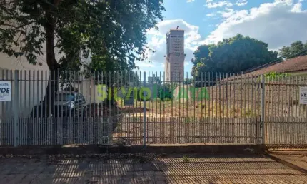 Terreno amplo à venda  em ótima localização na Zona 07!