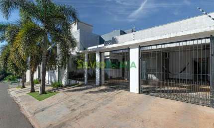 Surpreenda-se com esta casa espaçosa, versátil e cheia de possibilidades no Jardim Paraíso  Maringá/PR