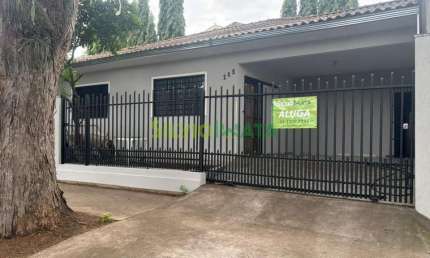 EXCELENTE CASA DE 03 QUARTOS SENDO 02 SUÍTE, SEMI MOBILIADA, PARA MORAR NA ZONA 02.