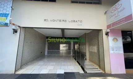 Excelente apartamento no ed. monteiro lobato, semi mobiliado, para morar próximo ao bosque, zona 03.