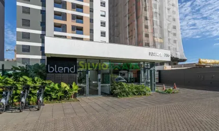 EXCELENTE APARTAMENTO 03 QUARTOS NO ED. BLEND, SEMI MOBILIADO, PARA MORAR PRÓXIMO À UNICESUMAR, ZONA 08