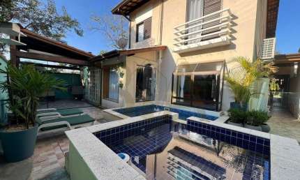 Casa 3 suítes, piscina com hidro, 4 vagas,km.26, churraqueira e forno pizza