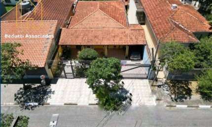 Casa com 4 Quartos e 6 banheiros à Venda, 400 m² por R$ 980.000