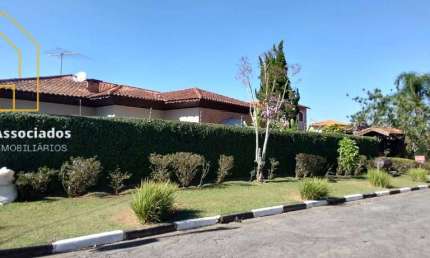 Casa térrea, estilo Fazenda Condomínio de excelente padrão