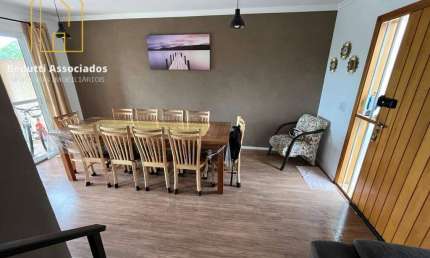 Sobrado, linda cozinha planejada, muito espaço de quintal, rua sem saida.