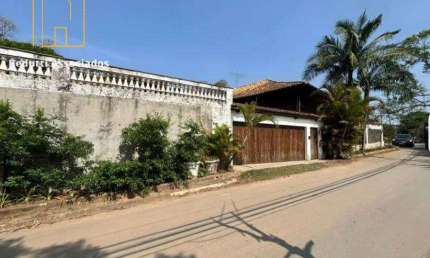 Casa de Condomínio com 4 Quartos e 3 banheiros para Alugar