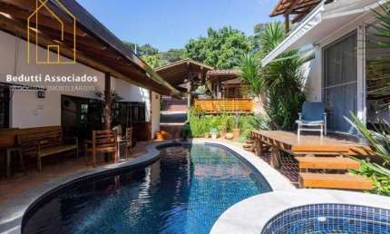 Casa com 03 dormitórios, Piscina, Lareira, espaço fitness, área gourmet