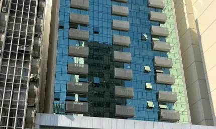 Ótima sala no Edifico Rossi Rio Branco, com ótimos móveis planejados!