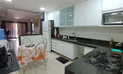 Casa à Venda em Campo Grande, Recife: 7 Quartos, 280m², R$863mil