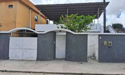 Casa à Venda em Jiquiá, Recife: 5 Quartos, 200m² por R$365.000