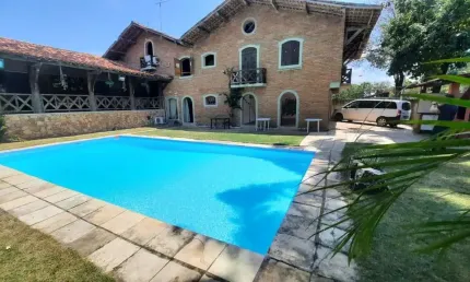 Casa à Venda em Candeias, 600m², 4 Suítes, 6 Banheiros