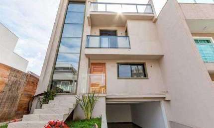 Espaçosa casa quadriplex com 3 quartos, terraço gourmet no condomínio Green Line, completo de lazer