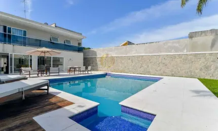 Casa Altíssimo Padrão com piscina, espaço gourmet, 3 suítes sendo 1 master com hidromassagem no Aristocrata São José