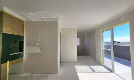 Cobertura aconchegante, face norte, com 3 quartos sendo 1 suíte, terraço gourmet com salão churrasqueira e solarium