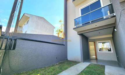 Lindo sobrado triplex no coração do Sítio Cercado com 3 quartos e terraço