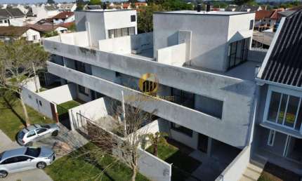 Casa de Condomínio à Venda em Curitiba  3 Dormitórios, 194m² e Terraço  R$ 895.000