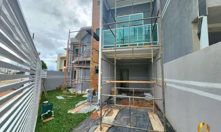 Sobrado 3 quartos sendo 1 suíte alto padrão de acabamentos Cidade Industrial de Curitiba