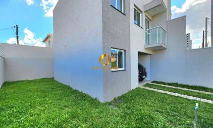 Sobrado 2 quartos triplex no Umbará de esquina com amplo terreno e terraço