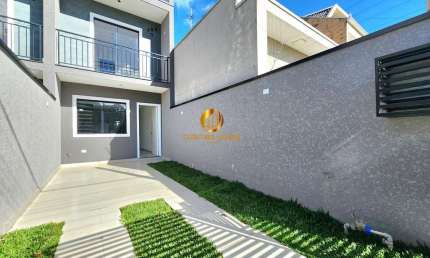 Sobrado 2 quartos com 80 m² de área construída com ambientes espaçosos no Umbará