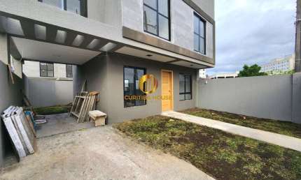 Sobrado triplex 3 quartos sendo 1 suíte amplo jardim frente