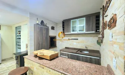 Sobrado com 3 quartos sendo uma suíte master, espaço gourmet no Xaxim Curitiba