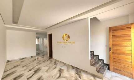 Sobrado 4 quartos sendo 1 suíte (1 quarto no piso inferior) amplo terreno nos fundos no Pinheirinho divisa com Sítio Cercado