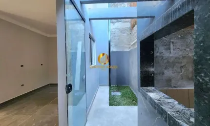 Sobrado novo com  3 quartos e área gourmet  a poucos metros da rua nicola pellanda umbará