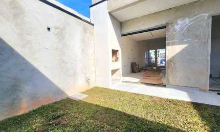 Casa Térrea de Alto Padrão à Venda na Travessa Frésia  Eucaliptos, Fazenda Rio Grande