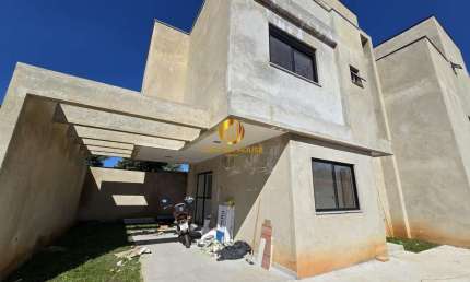 Sobrado com 3 Quartos, 3 banheiros, terraço e churrasqueira, com 122 m² .