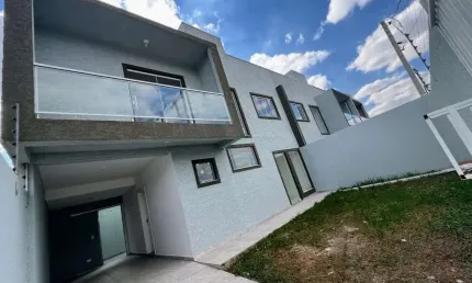 Sobrado com 4 Quartos e Suíte à Venda no Gralha Azul  Rua Arapongas, 427  Fazenda Rio Grande