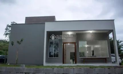 Casa com 3 quartos para alugar na Rodovia Doutor Antônio Luiz Moura Gonzaga, 2764, Rio Tavares, Florianópolis, 122 m2 por R$ 6.000