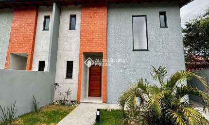 Casa com 2 quartos para alugar na Servidão Rosalina Amélia dos Santos, 675, São João do Rio Vermelho, Florianópolis, 105 m2 por R$ 4.300