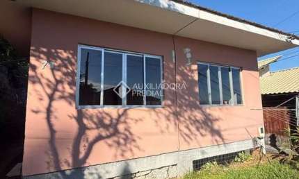 Casa com 2 quartos para alugar na Daniel Trajano Honorato, 70, Costeira do Pirajubaé, Florianópolis, 90 m2 por R$ 2.000