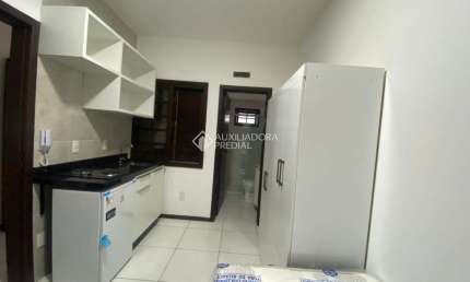 Apartamento com 1 quarto para alugar na Avenida Júlio D'acia Barreto, 428, Carvoeira, Florianópolis, 12 m2 por R$ 1.750