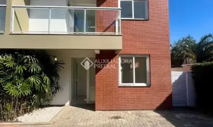 Casa com 3 quartos para alugar na Rua Grumixama, 201, Campeche, Florianópolis, 139 m2 por R$ 6.150