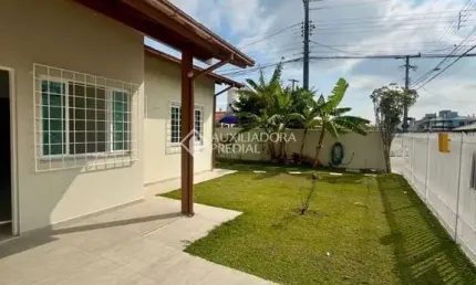 Casa com 2 quartos para alugar na rua arco íris, 518, carianos, florianópolis, 152 m2 por r$ 6.200