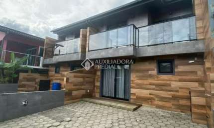 Casa com 2 quartos para alugar na Da Tarrafa, 24, Capão, Garopaba, 100 m2 por R$ 4.700