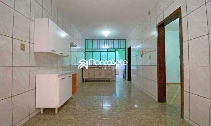 Casa com 3 quartos para alugar no Centro, Divinópolis 