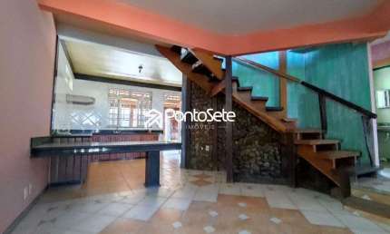 Casa com 4 quartos para alugar no Manoel Valinhas, Divinópolis 