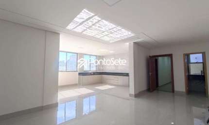 Apartamento com 3 quartos para alugar no Centro, Divinópolis 