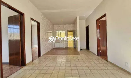 Casa com 3 quartos para alugar no Planalto, Divinópolis 