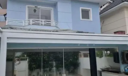 Casa à venda no Recreio dos Bandeirantes, Rio de Janeiro-RJ: 4 quartos, 2 suítes, 2 salas, 5 banheiros, 2 vagas, 220m²!