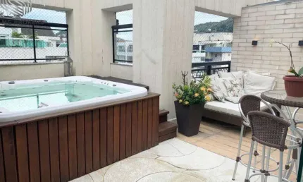 Cobertura de Luxo à Venda em Icaraí-RJ: 3 Quartos, 2 Suítes, 2 Salas, 3 Vagas. com piscina- 220m² de Puro Conforto!