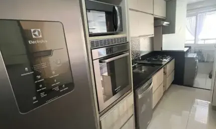 Imperdível apartamento à venda na Barra da Tijuca, Rio de Janeiro-RJ: 2 quartos, 1 suíte, 1 sala, 2 banheiros, 1 vaga, 74m².