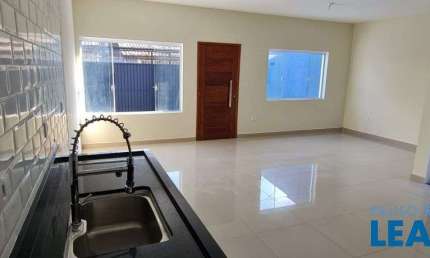 Casa com 3 quartos para alugar na Rua Ciro dos Anjos, Loteamento Villa Branca, Jacareí